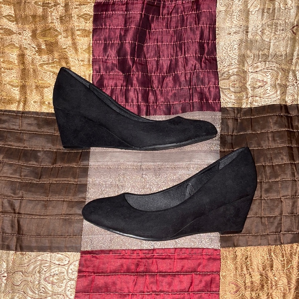 Business Casual Kitten Wedge Shoes